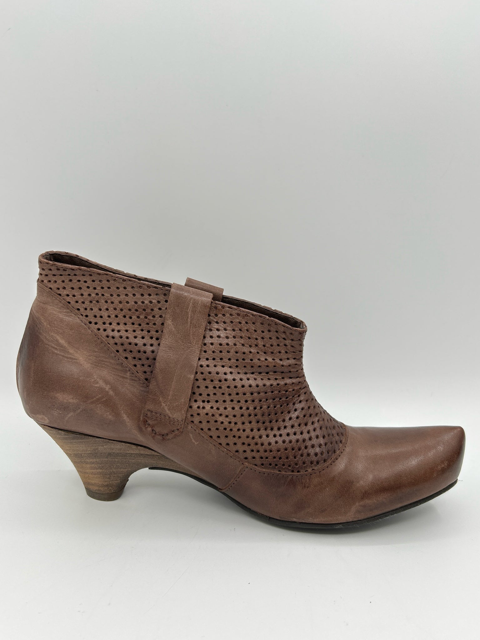 CHOCOLATE Size 10.5/11 Brown Women Booties