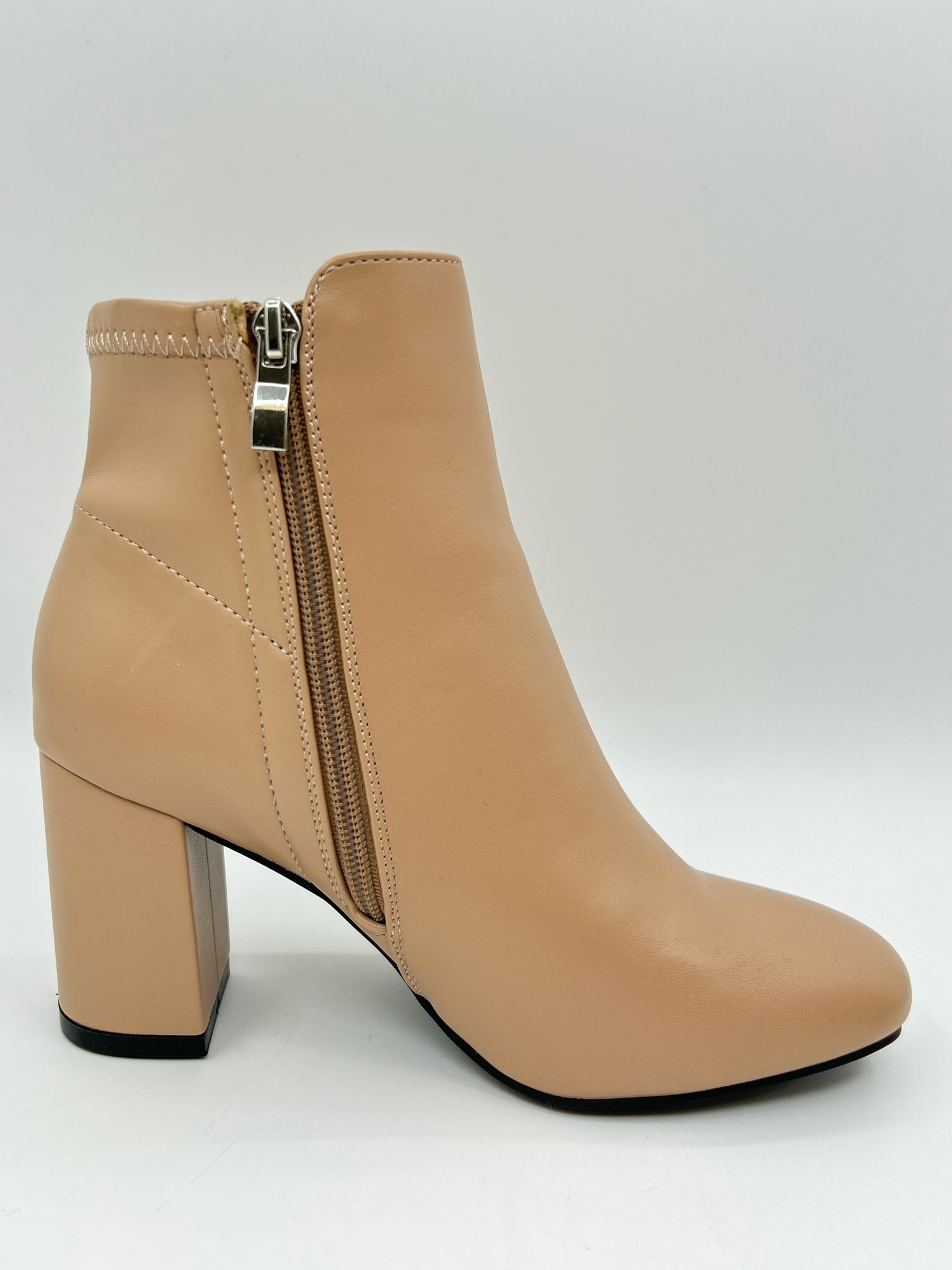 MIA Size 7M nude Women Booties