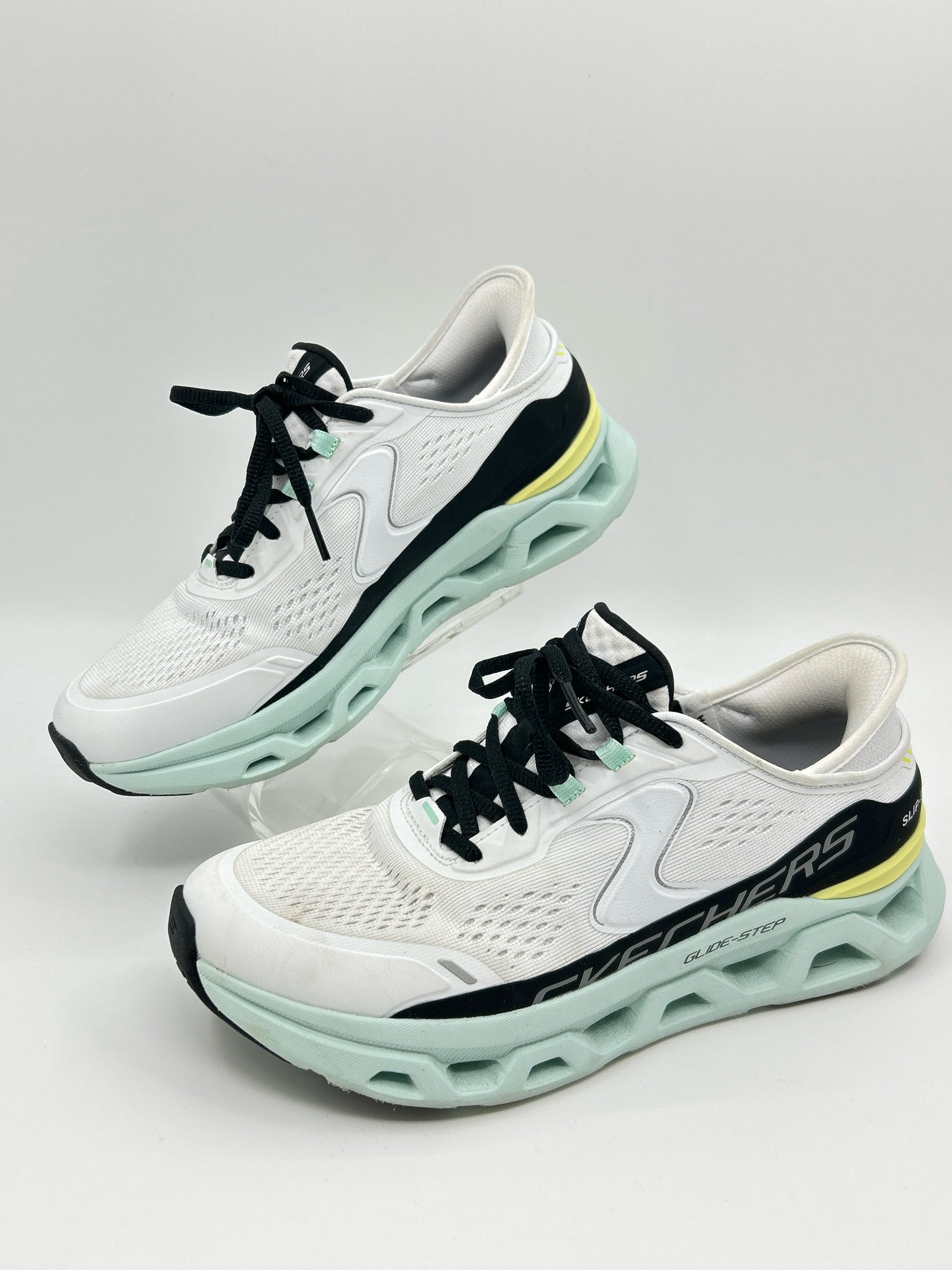 skechers Size 8 White Print Women Sneakers