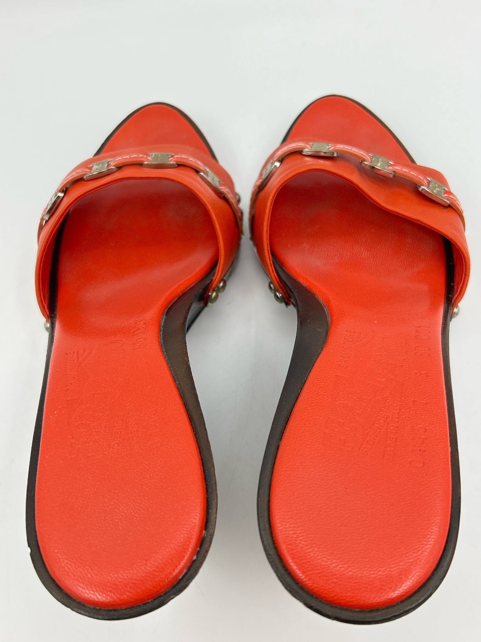 SALVATORE FERRAGAMO Size 7B Orange Women Sandal