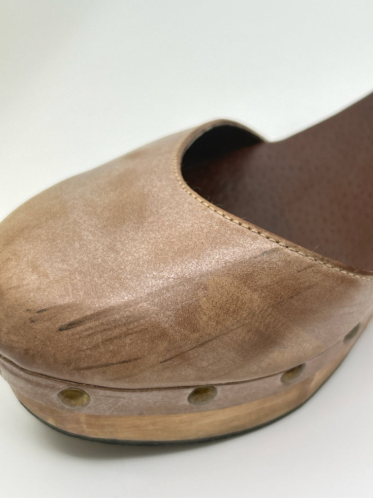 CORDANI Women Size 38 Taupe Clogs