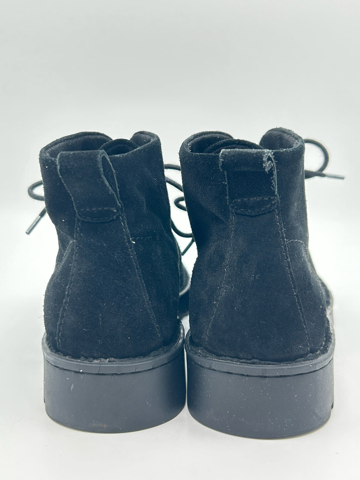 BORN Size 8.5M Black Women Booties