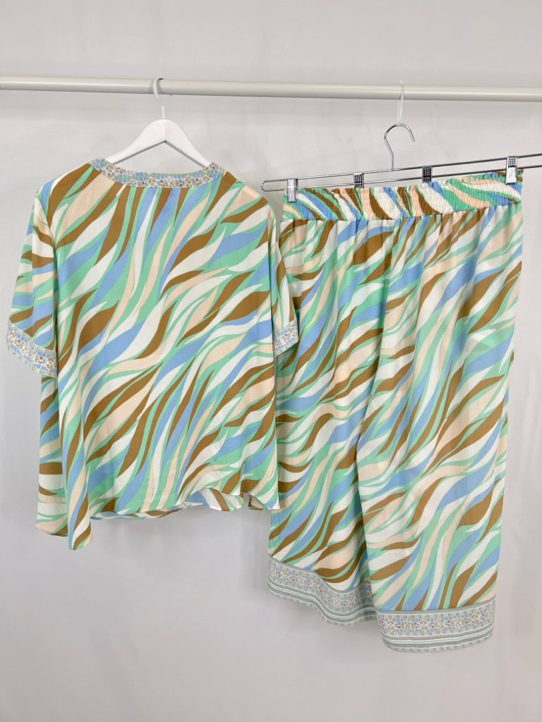 ROSE + OLIVE Size 3X Beige and Blue Women's 2-Piece w/pants