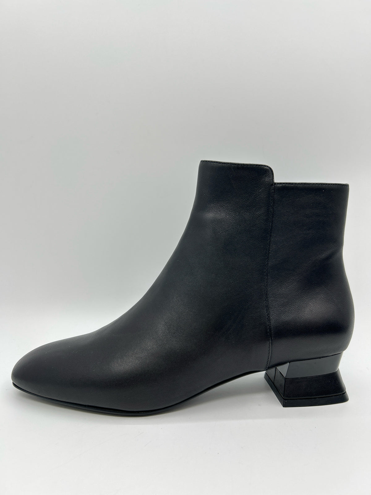 VANELI Size 10M Black Women Leather Booties NWOB
