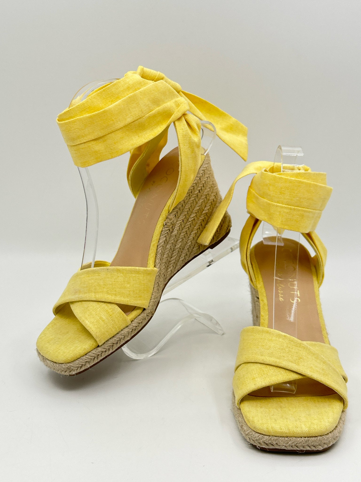 COCONUTS Size 8M Yellow Women Sandal