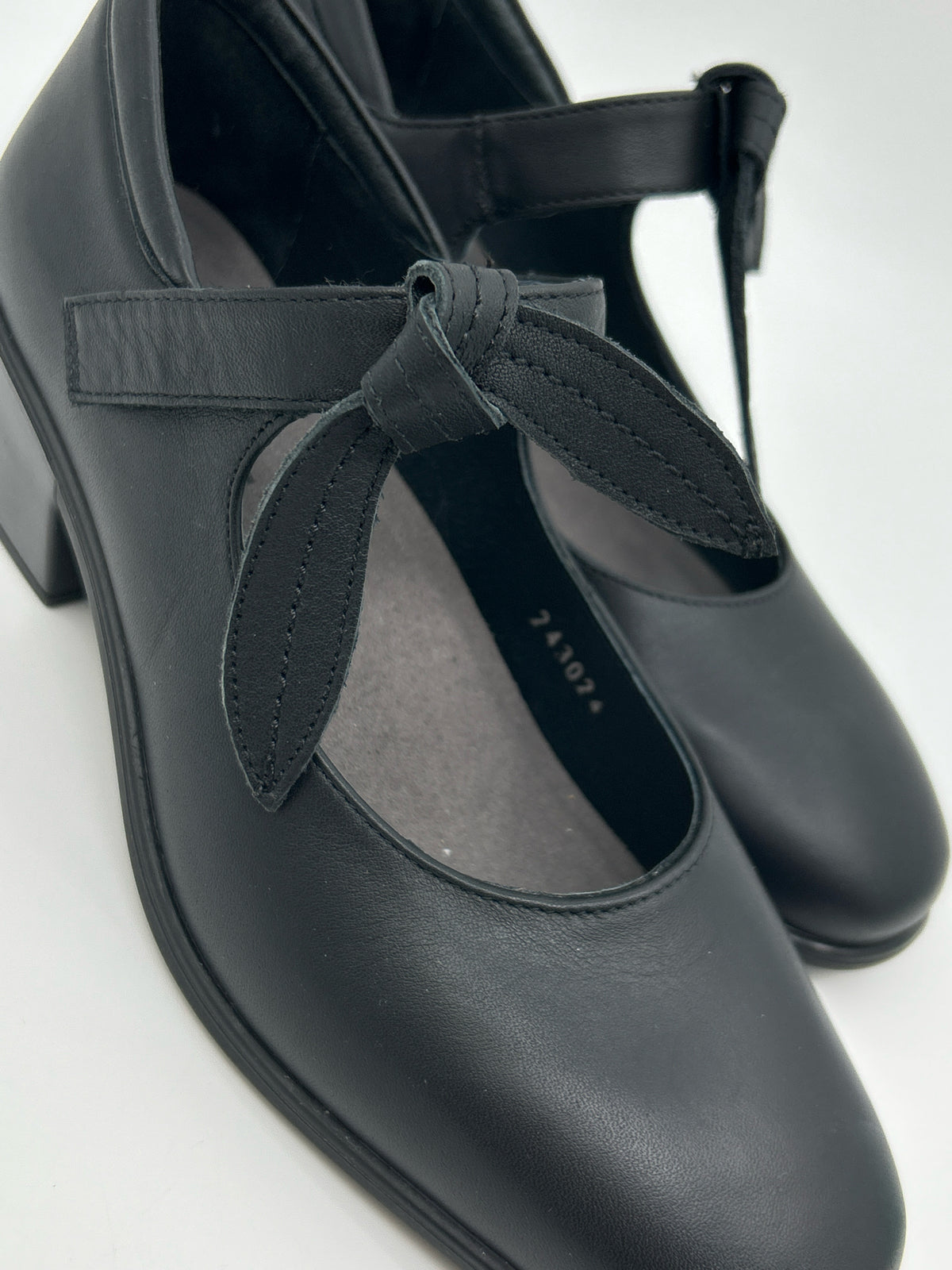 NAOT NIB Size 38 Black Women Pumps