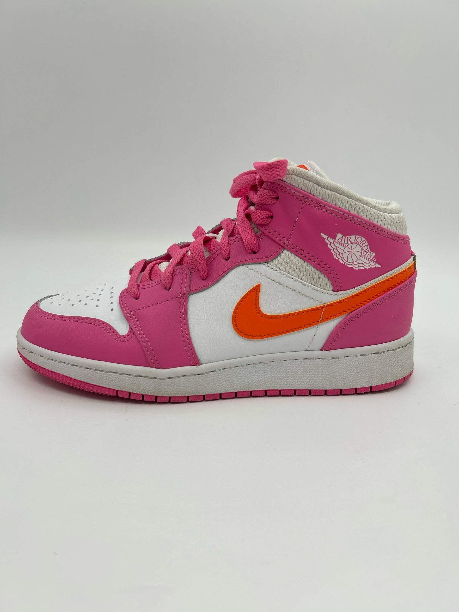 NIKE Size 7 PINK AND WHITE Women Sneakers