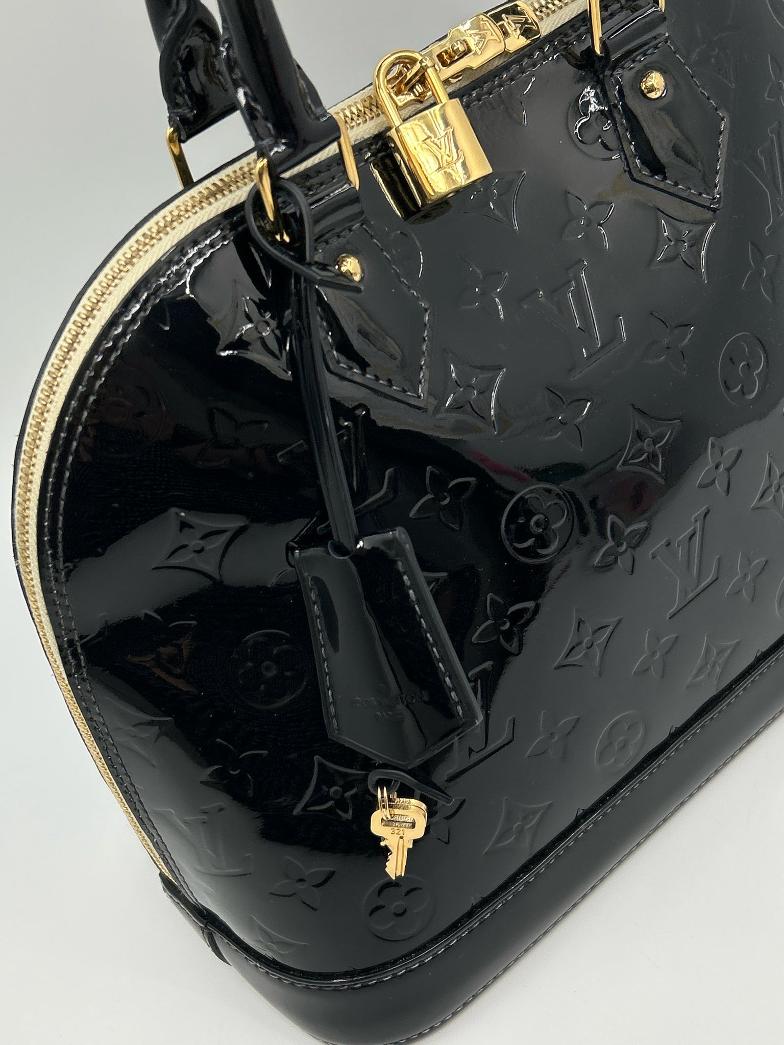 LOUIS VUITTON Black Women Purse