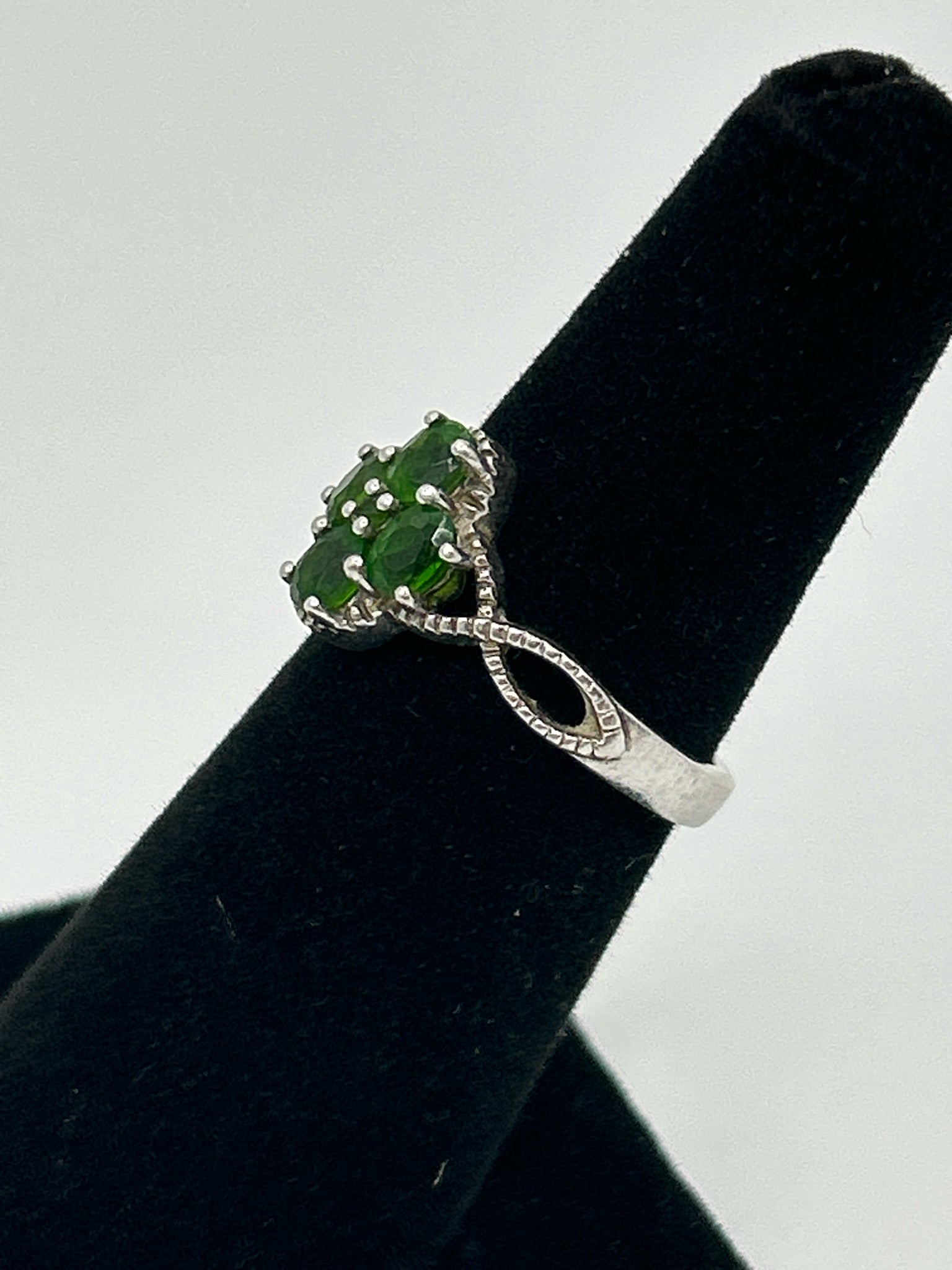 STS SILVER AND GREEN Size 5 Ring