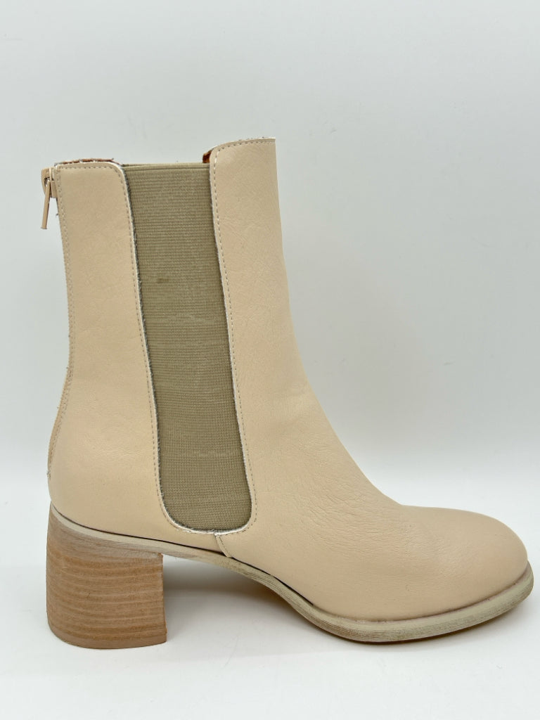 OASIS SOCIETY Size 8.5 Bone Olivia Chelsea Boots