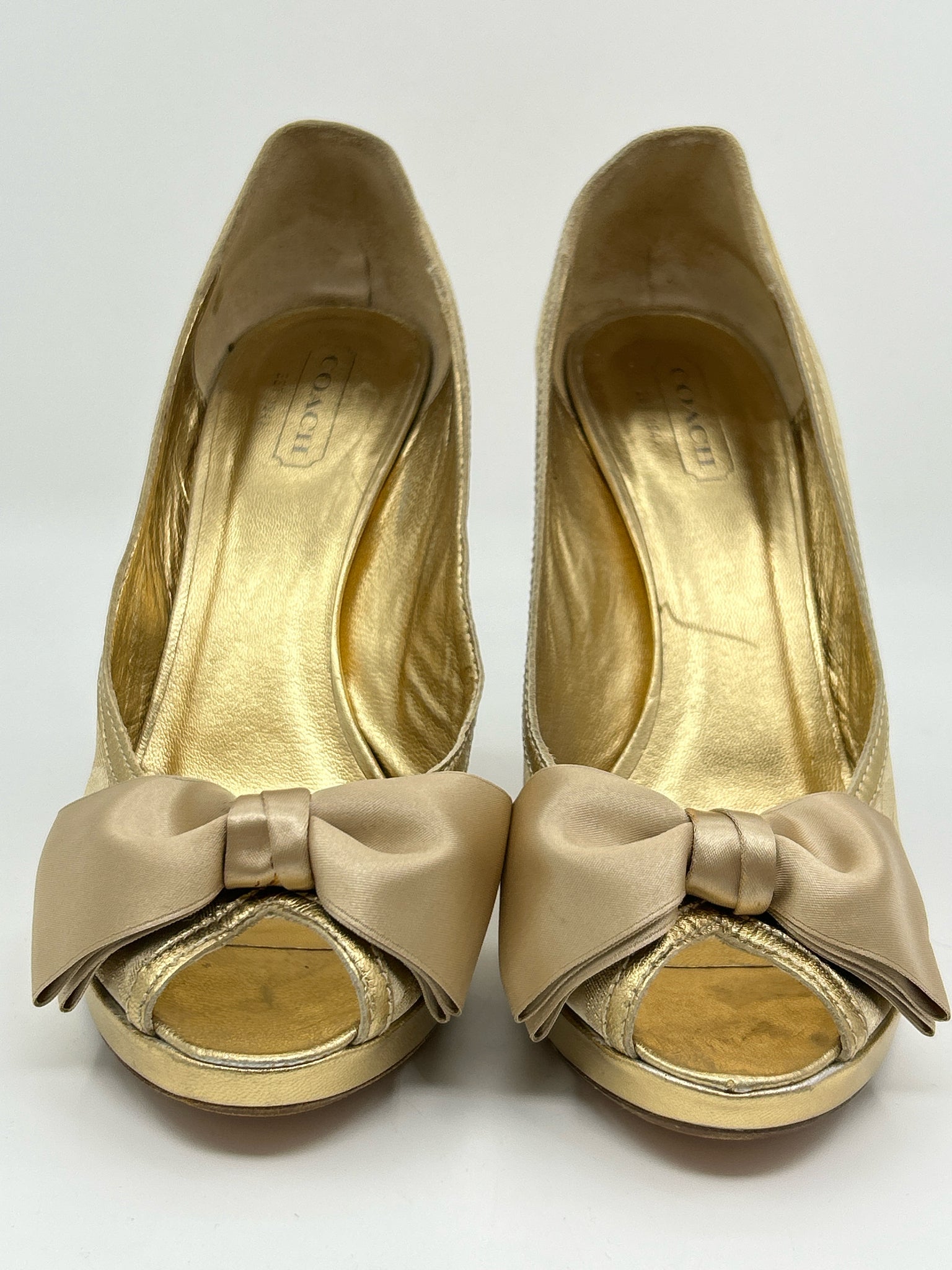 COACH Size 10B Gold Women Pumps