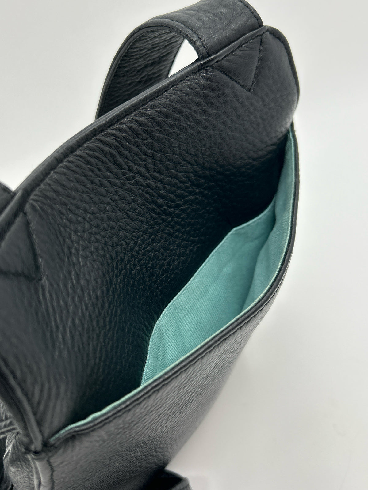 TRAVELSMITH Black Women Purse