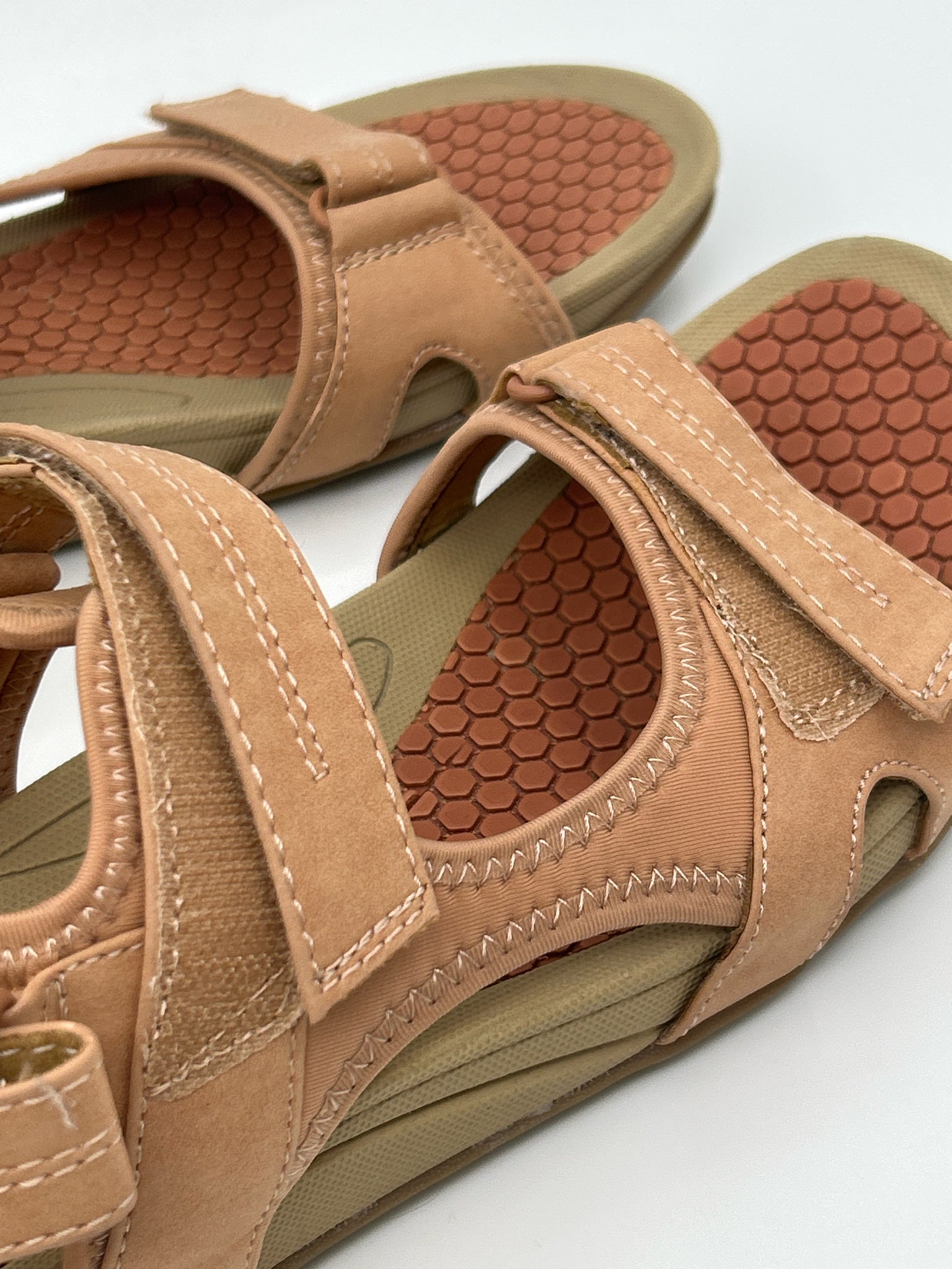 BARETRAPS Size 10 Apricot Women Sandal