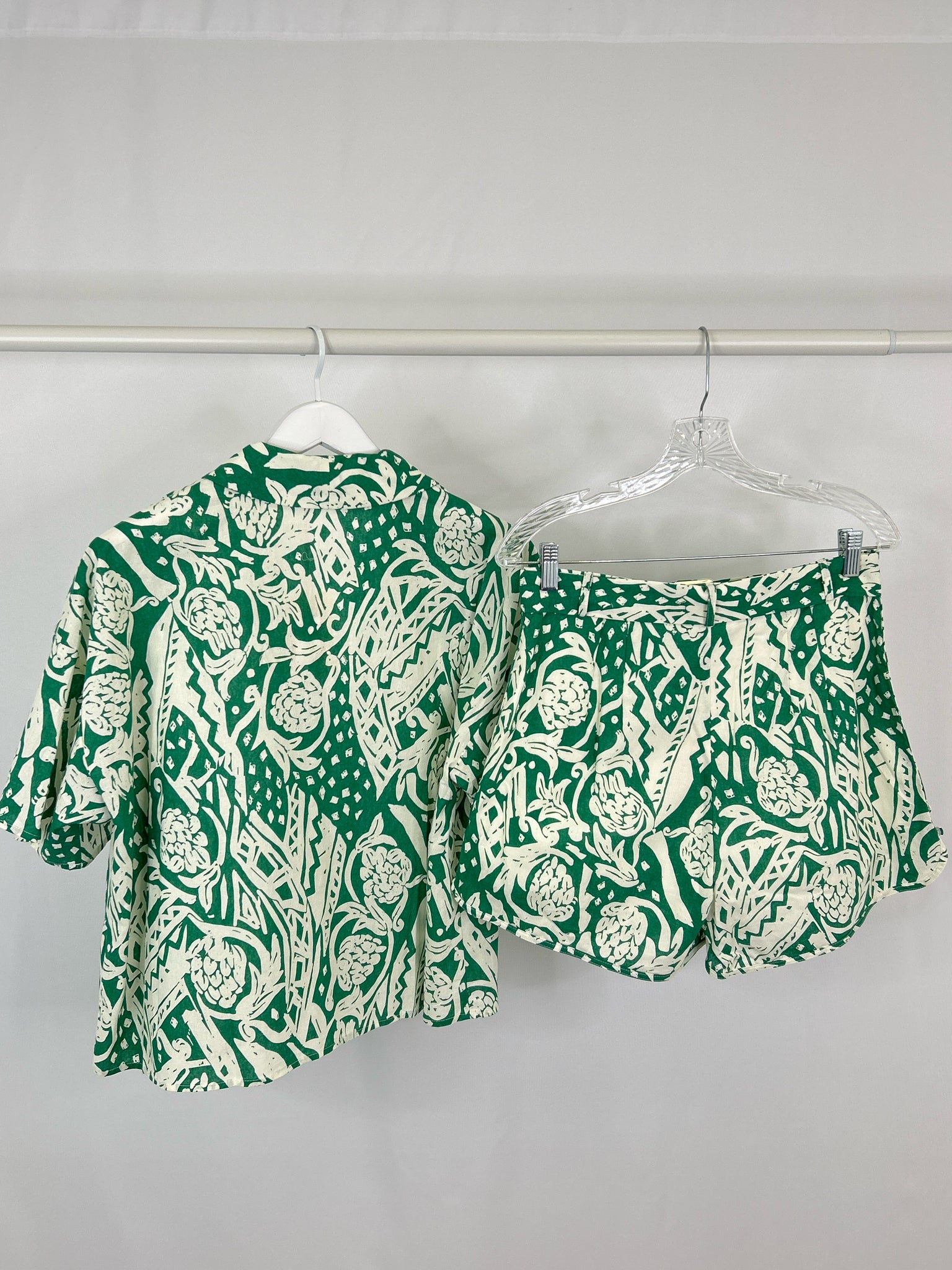 ENTRO Size M Green Print Women 2-Piece w/shorts