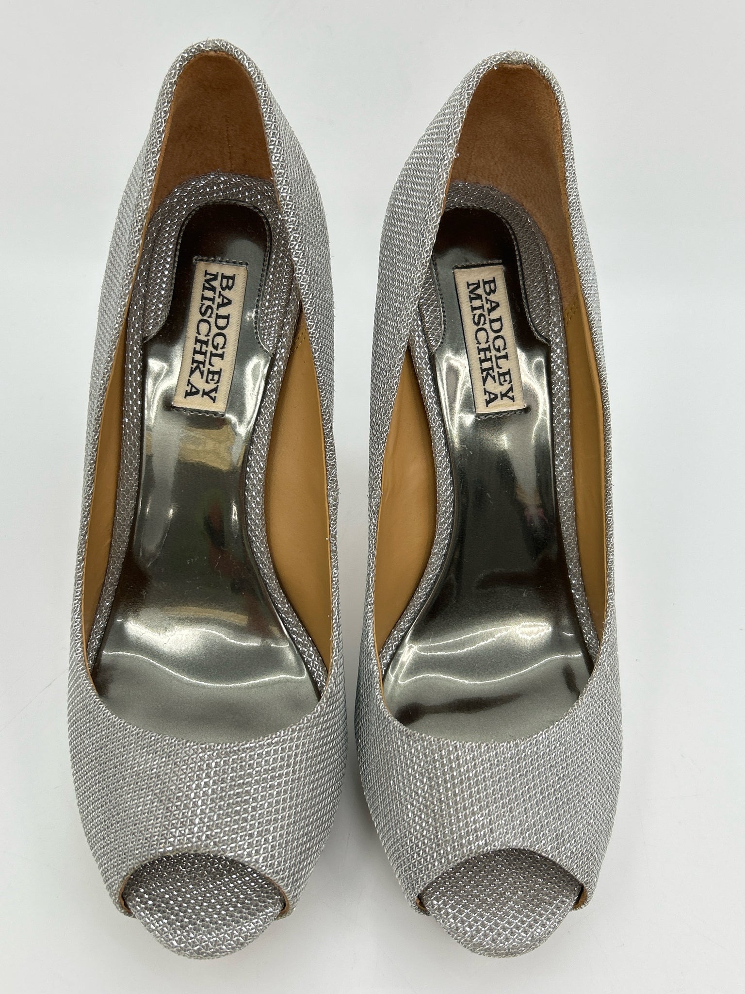 BADGLEY MISCHKA Size 8M Silver Women Pumps