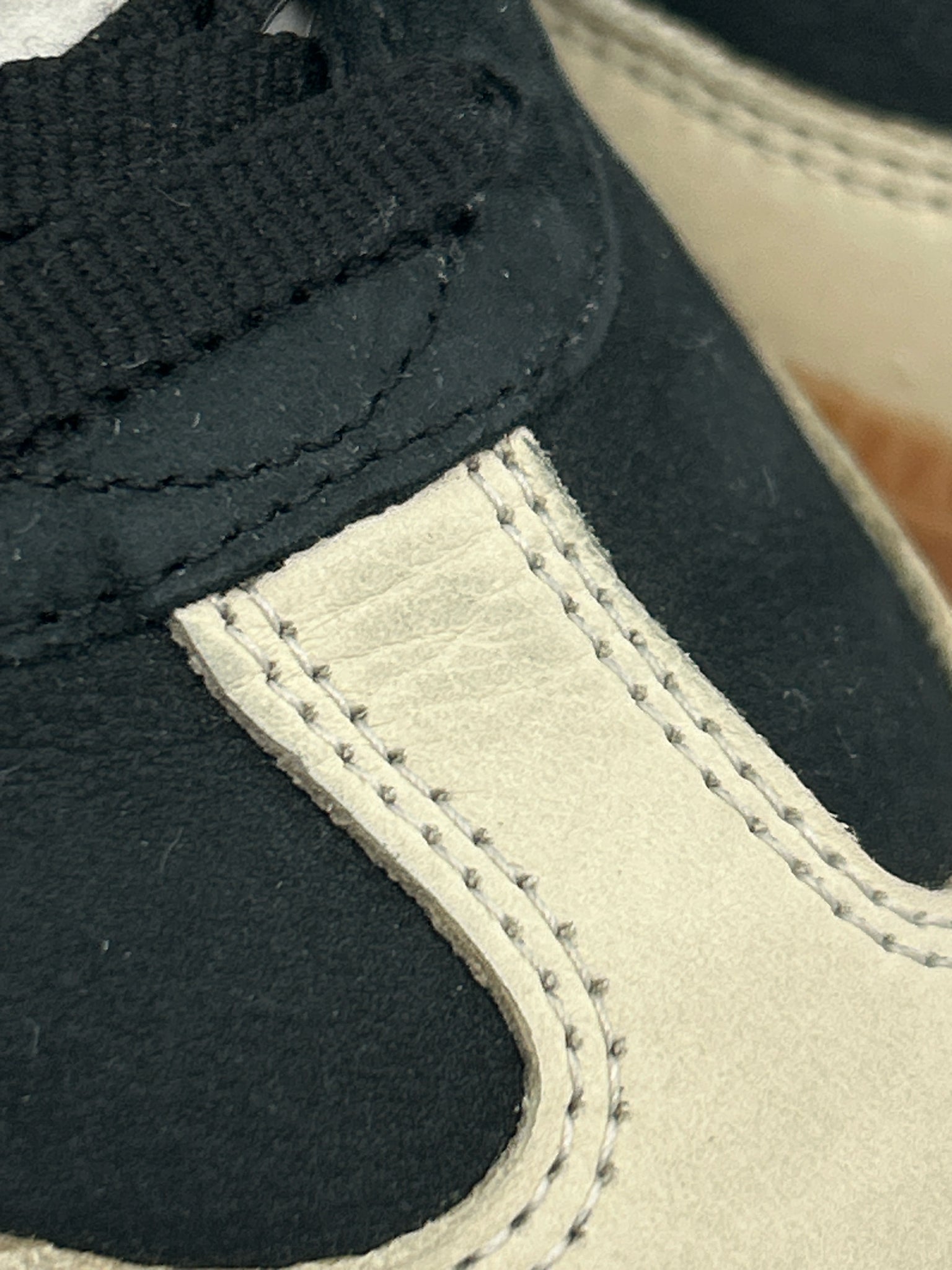 ADIDAS Size 8.5 Black & Cream Women Sneakers