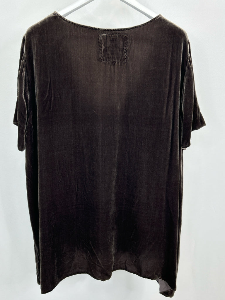 JOHNNY WAS Women Size 1X Brown Top