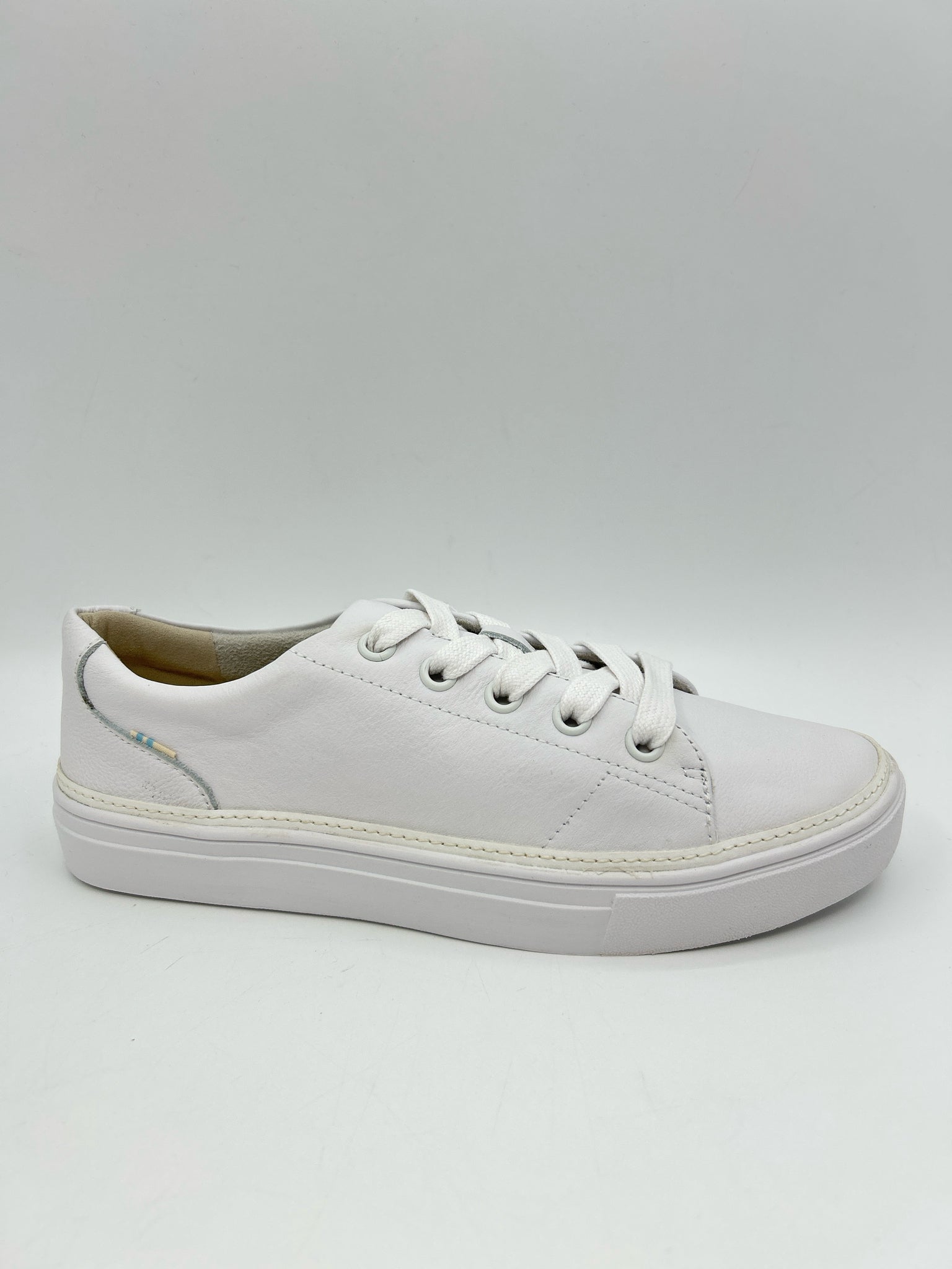 TOMS Size 8 White Women Sneakers