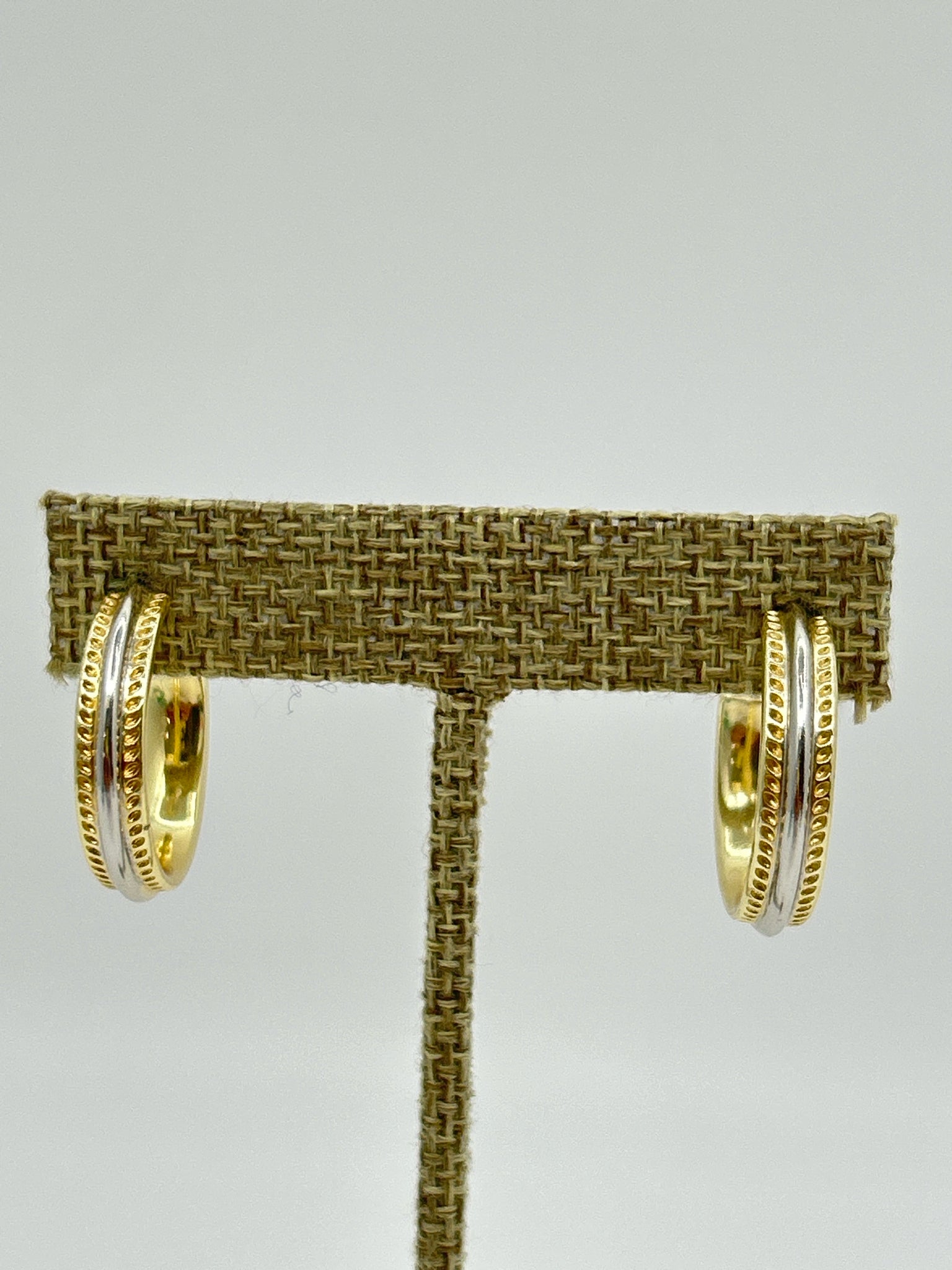 KENDRA SCOTT NWT Gold Earrings