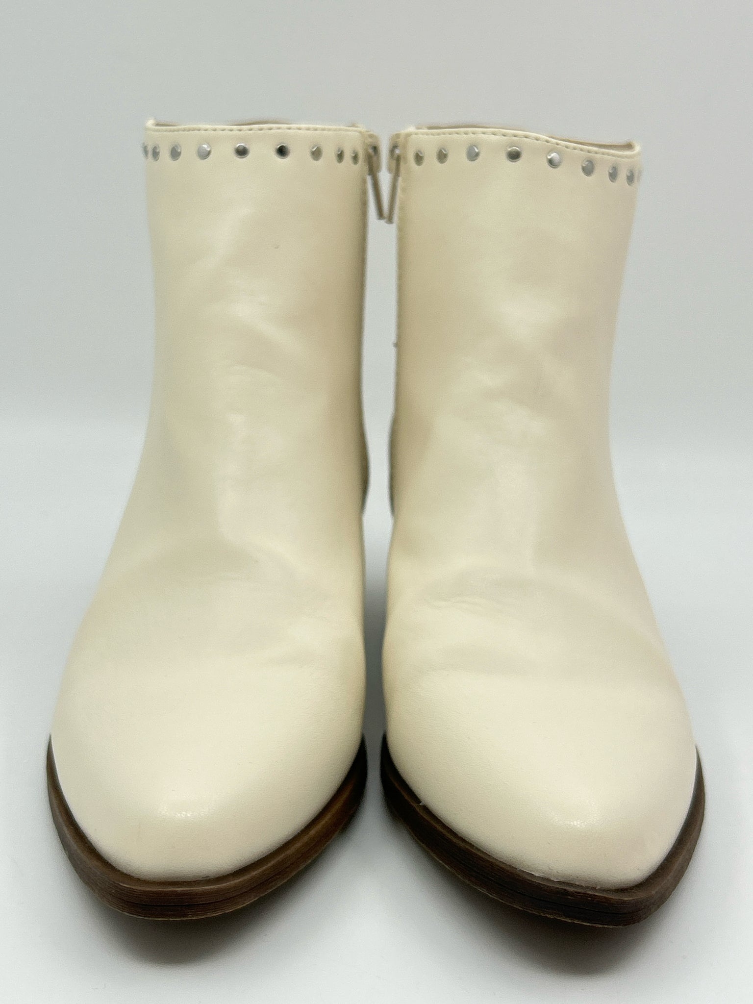 BP. Size 7.5M Cream Women Booties