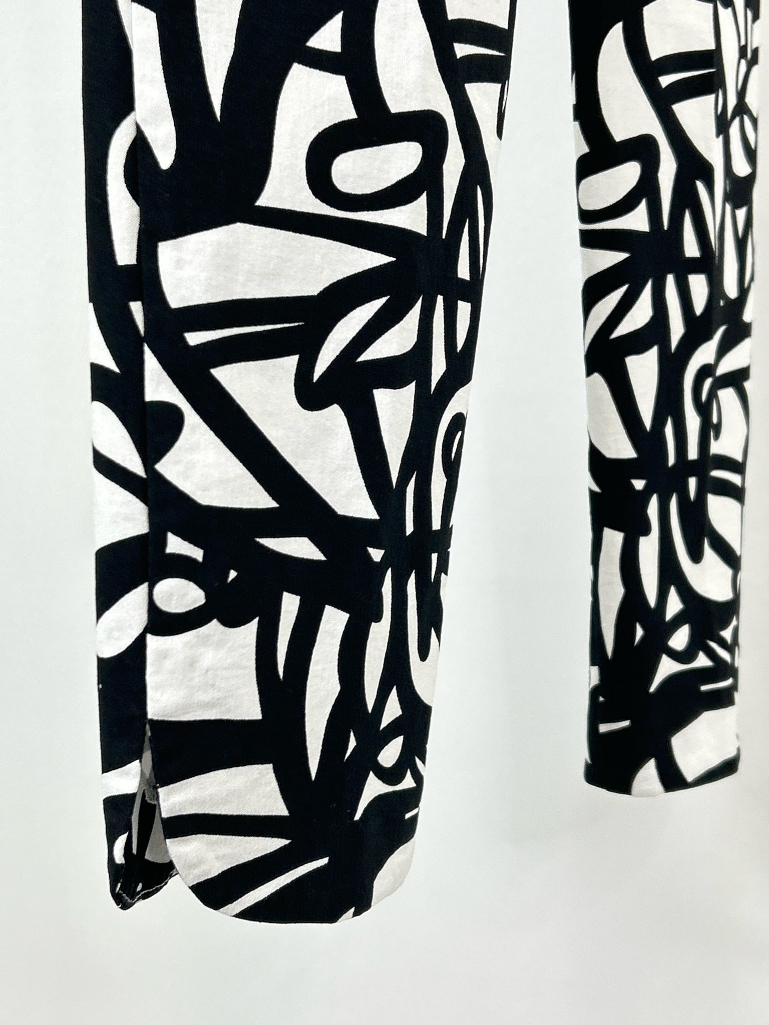 UP! Size 2 Black & White Women Pants