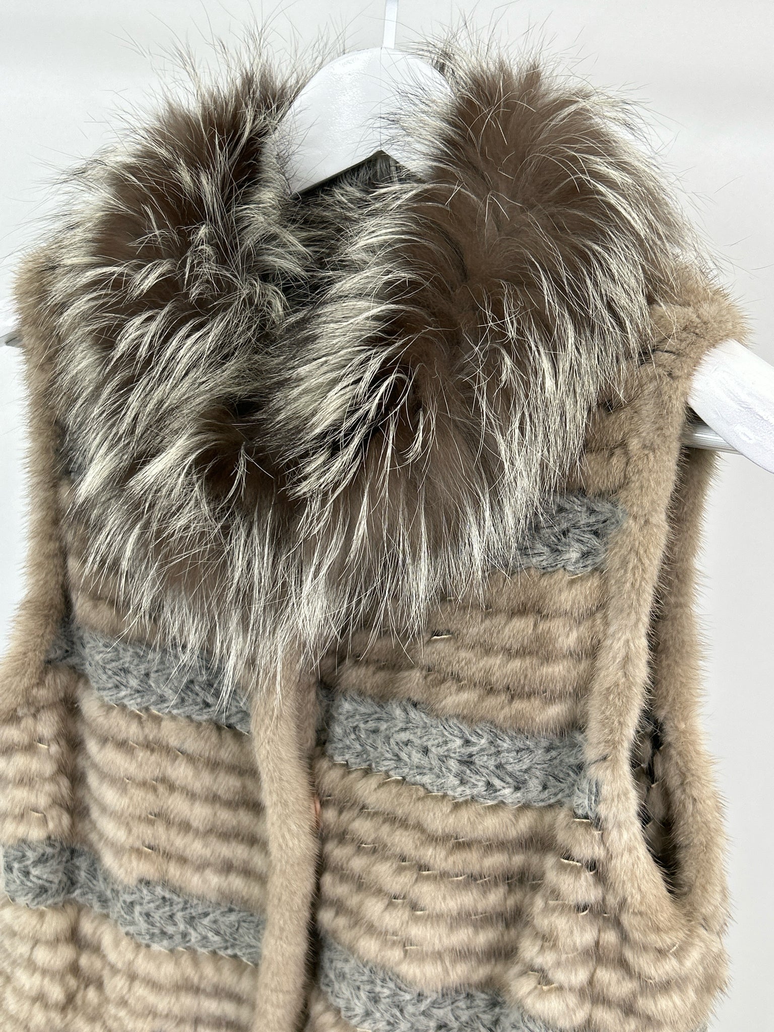 BELLE FARE Size M BEIGE AND GRAY Women Vest