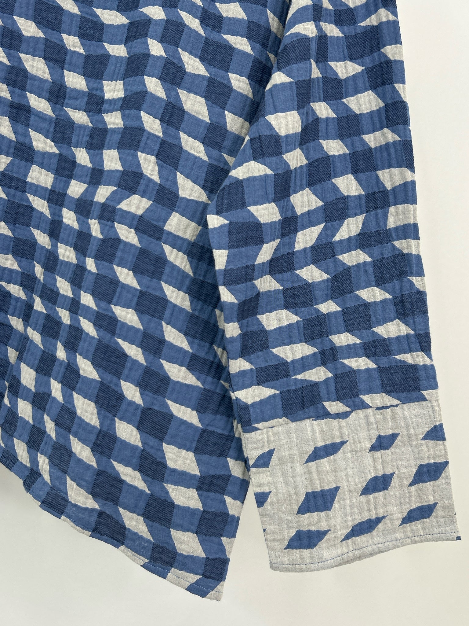 OLIVIA BY HABITAT CLOTHES Size S Blue Print Women Shirt NWT