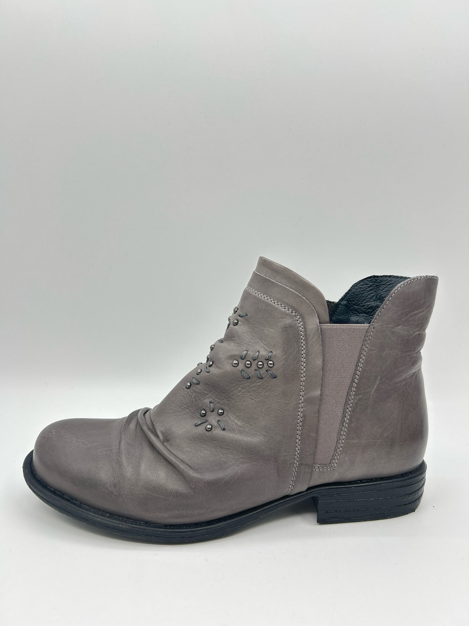 MIZ MOOZ Size 37 Dark Gray Women Booties