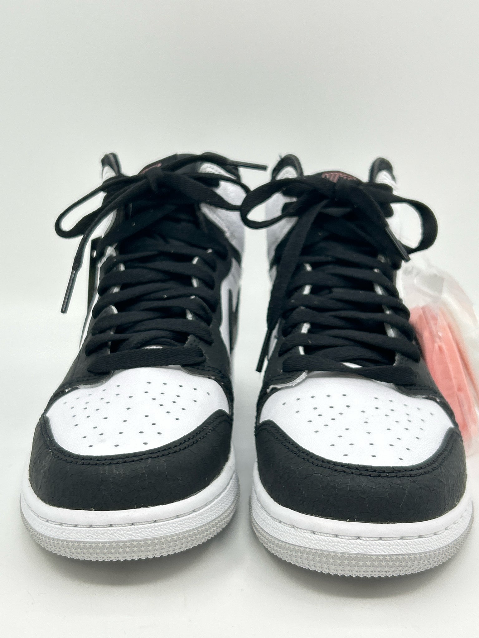 NIKE Size 8 White and Black Women Sneakers NIB