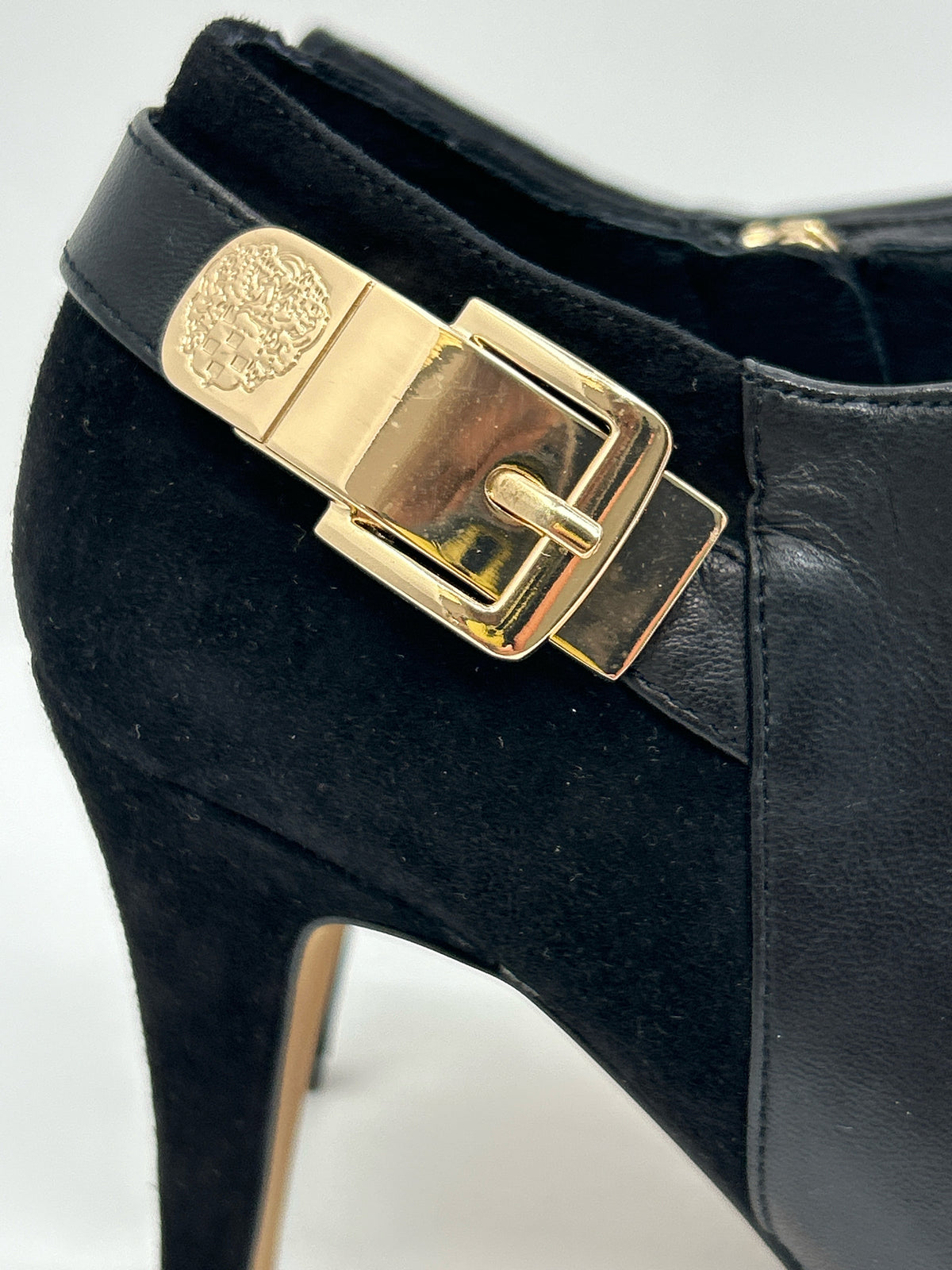 VINCE CAMUTO Size 7M Black Women Booties