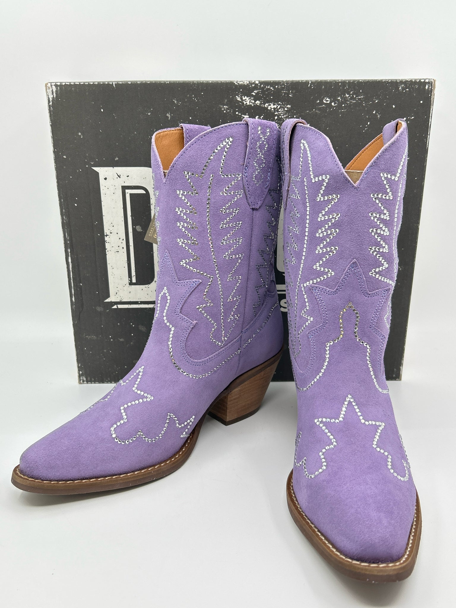 DINGO Size 7.5M Lavender Women Boots NIB