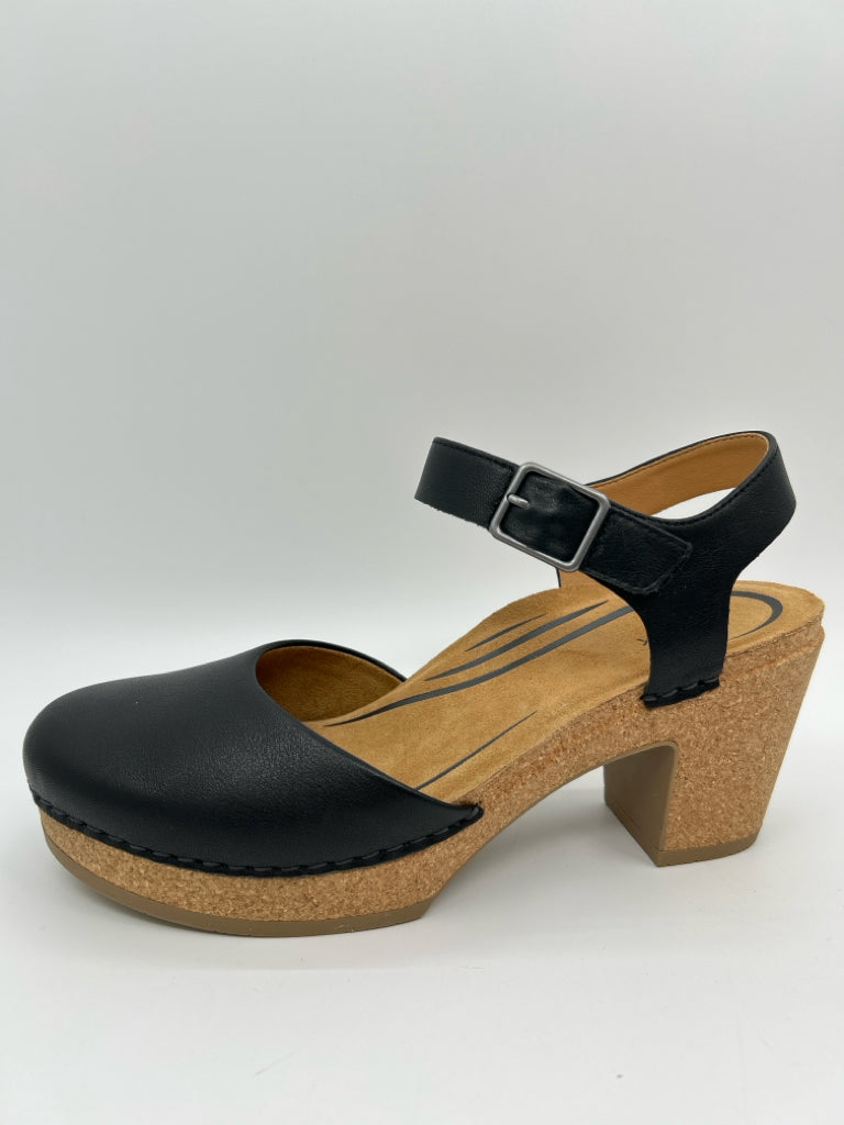 AETREX Size 9/9.5 Black Finley Women's Clogs NIB