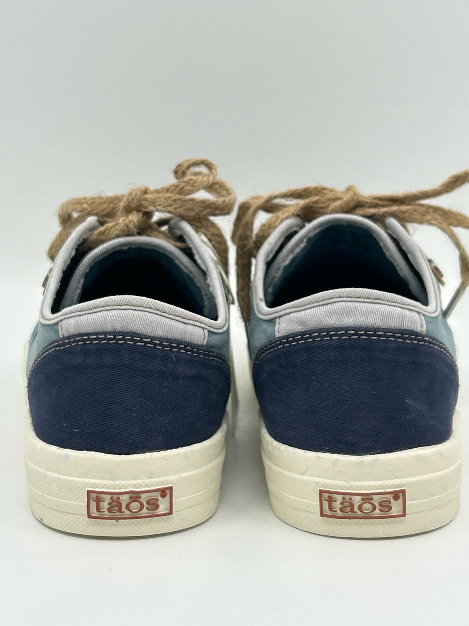 TAOS Size 8M BLUE AND NAVY Women Sneakers