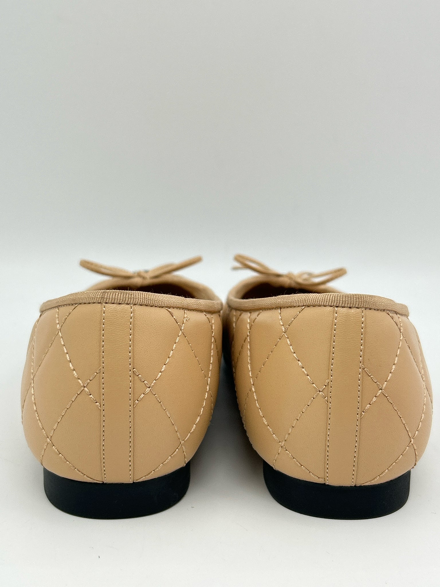 CHANEL Size 41 Beige & Black Women Flats