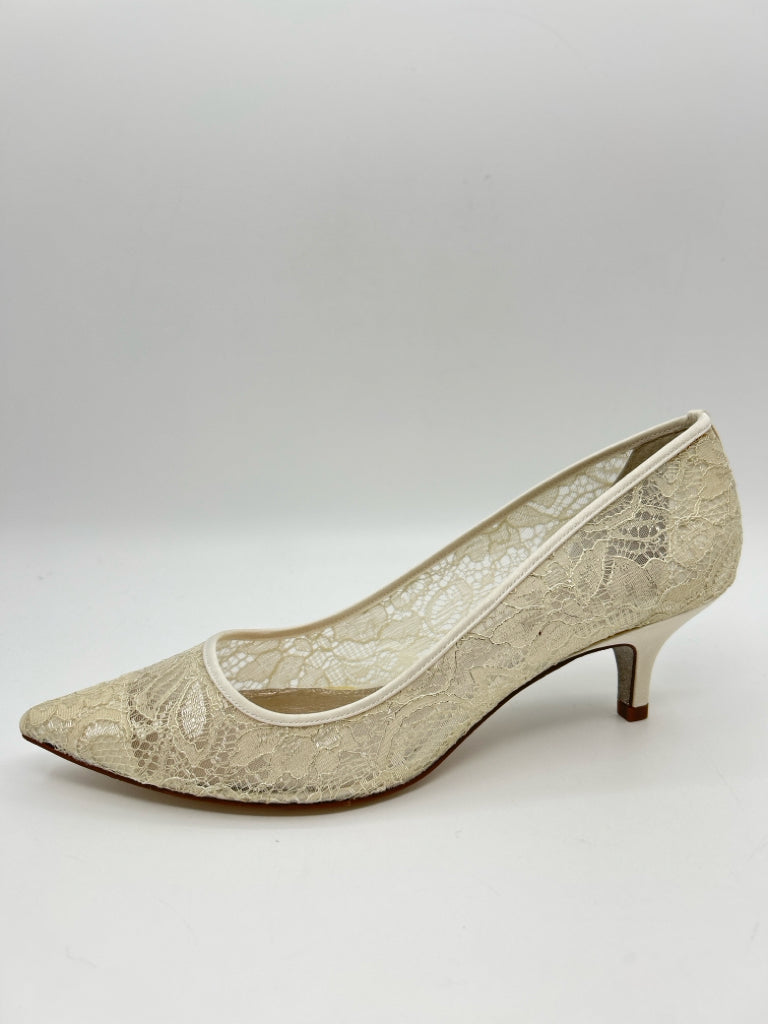 ADRIANNA PAPELL Women Size 10M Ivory Pumps NIB