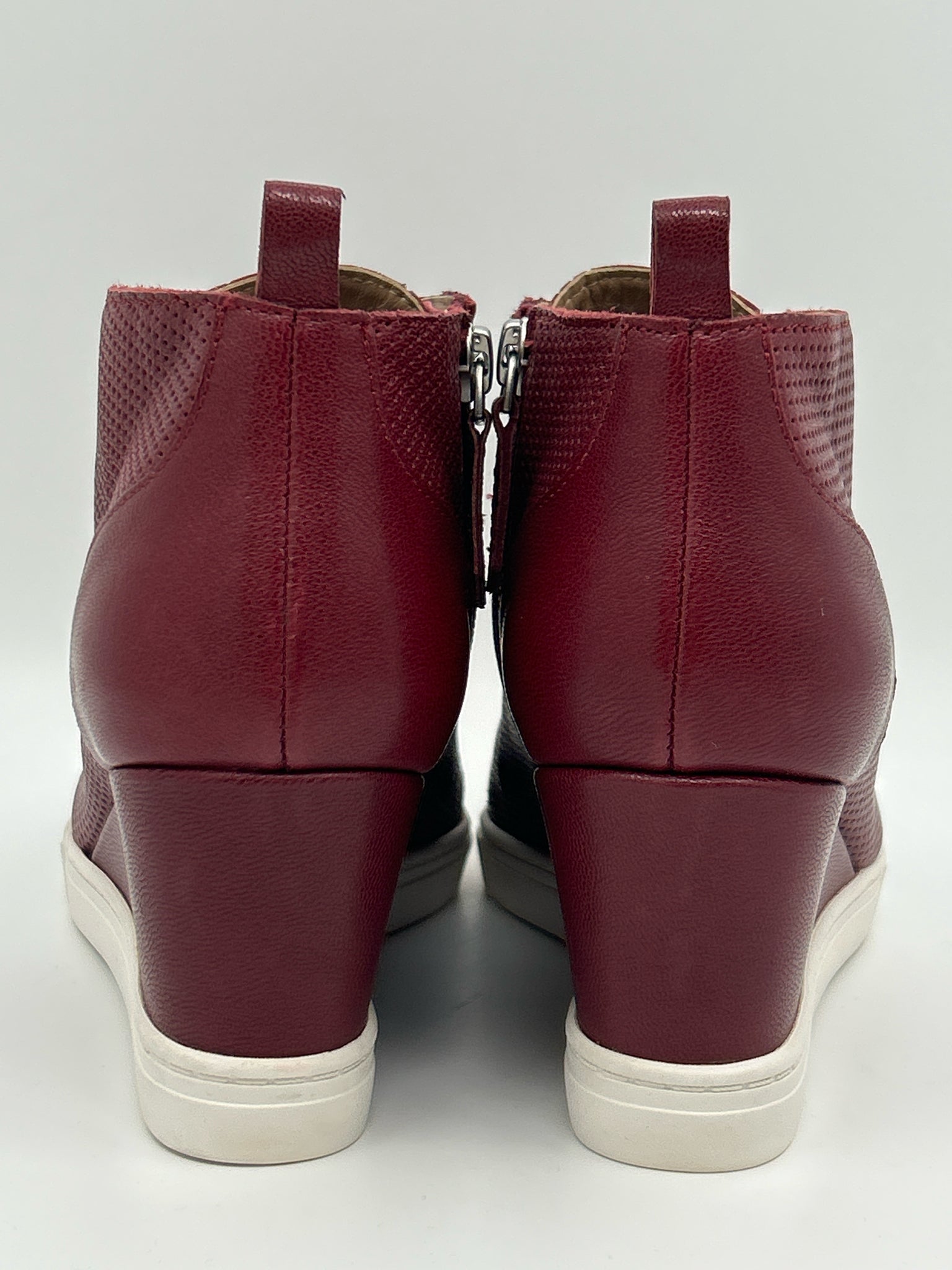 LINEA PAOLO Size 8M Red Women Sneakers