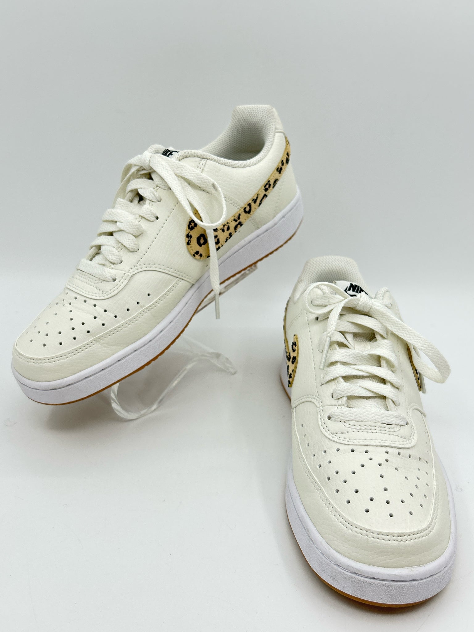 NIKE Size 8 Ivory and White Women Sneakers