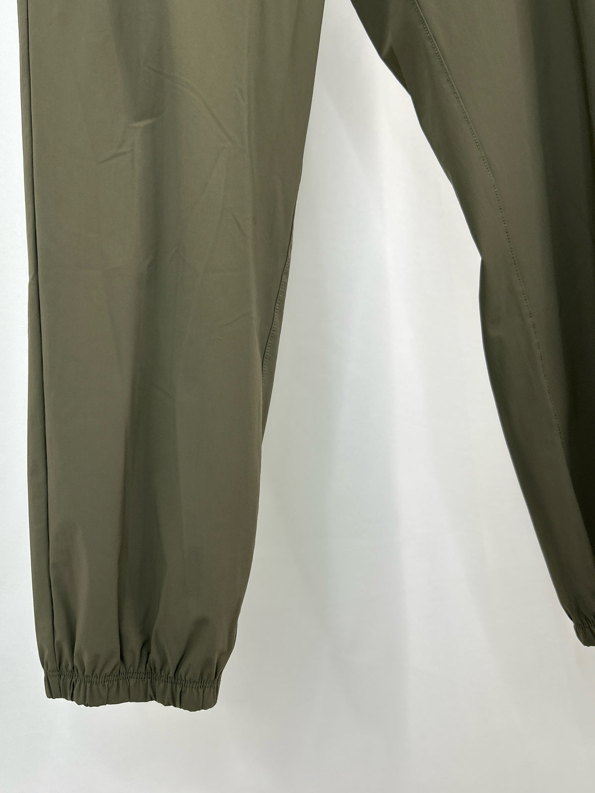 VUORI Size M ARMY GREEN Women Pants