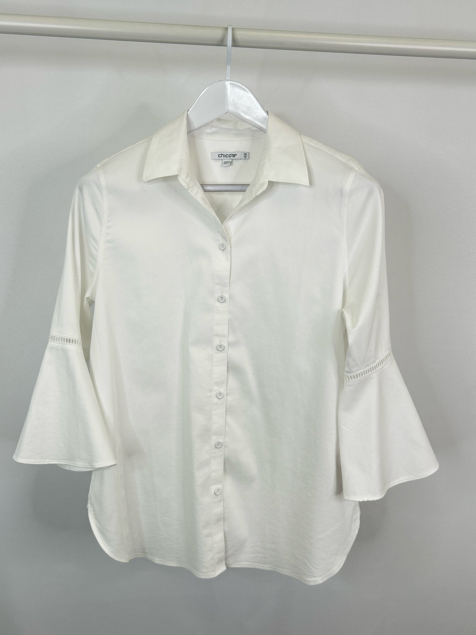 CHICO'S Size 6 White Women Shirt NWT