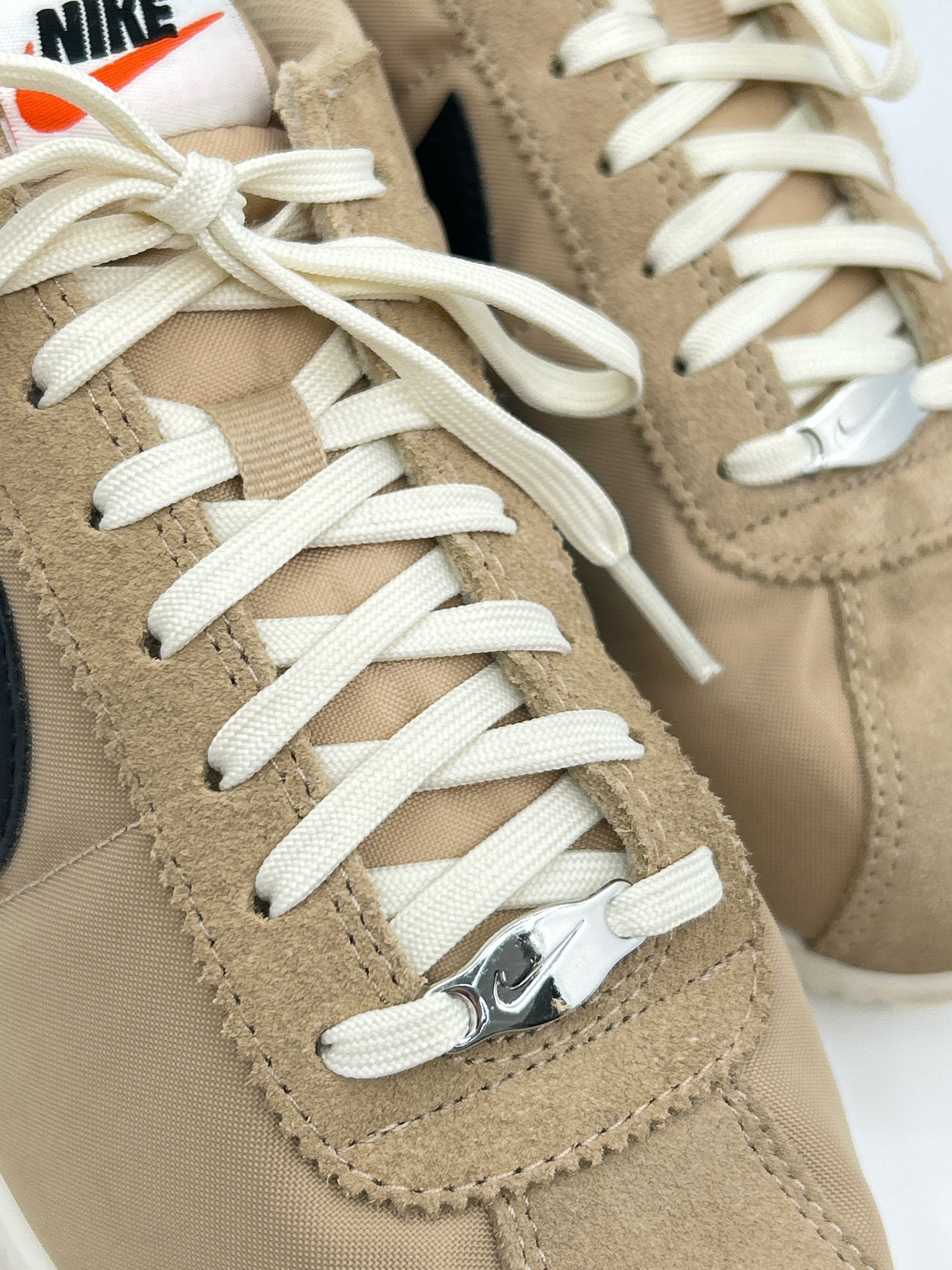NIKE Size 8.5 BEIGE AND BLACK Women Sneakers