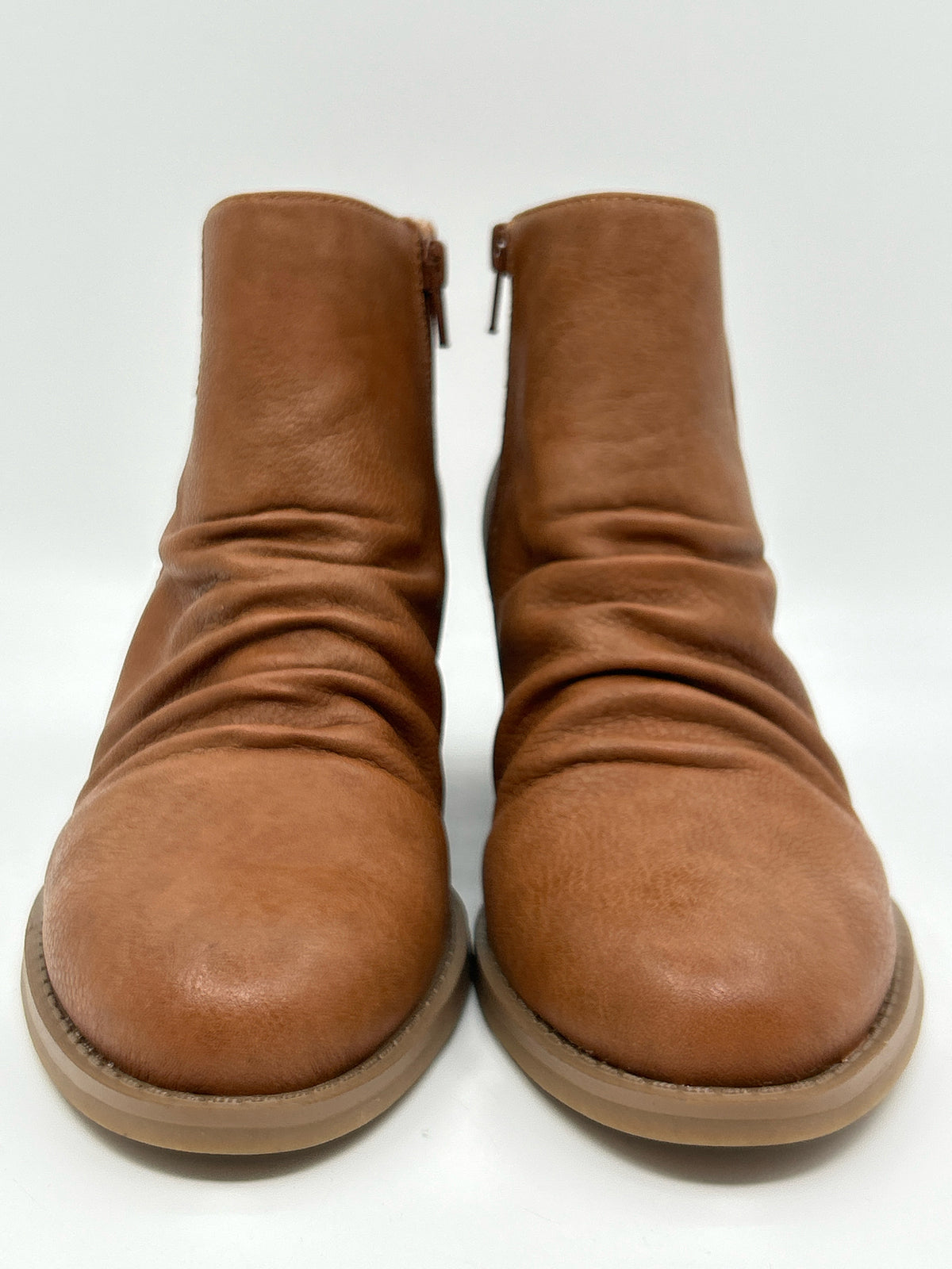 BARETRAPS NIB Size 8M Tan Women Booties