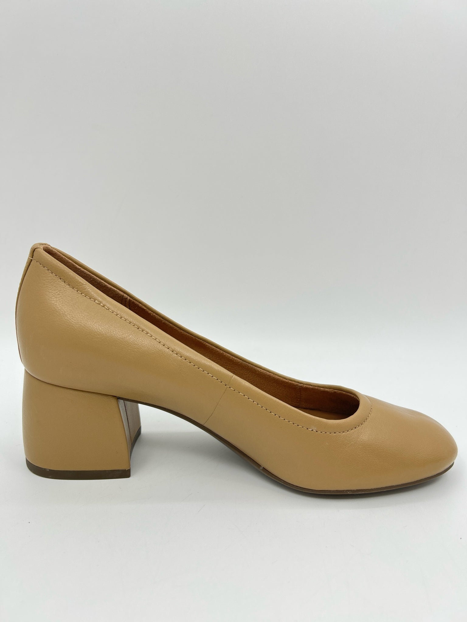 VIONIC Size 7 Carmel Women Pumps
