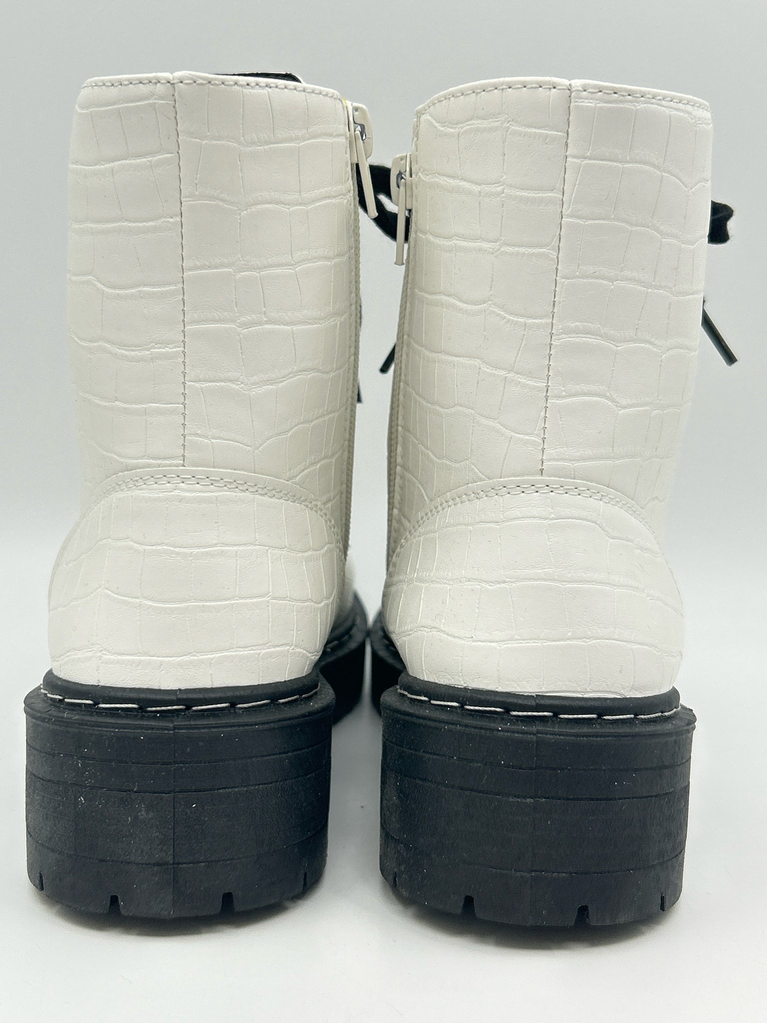 TRUE CRAFT NIB Size 7.5M White & Black Women Boots