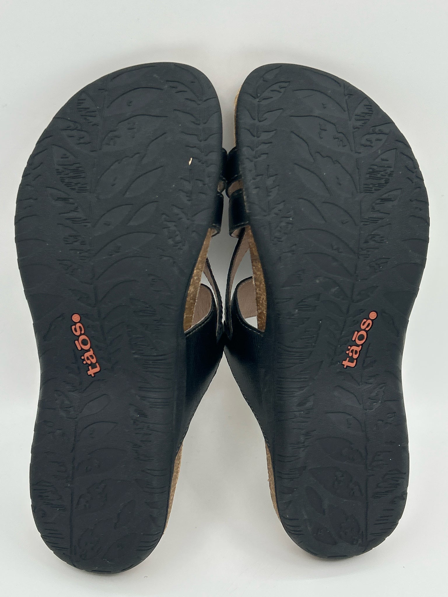 TAOS NWOB Size 6 Black Women Sandal