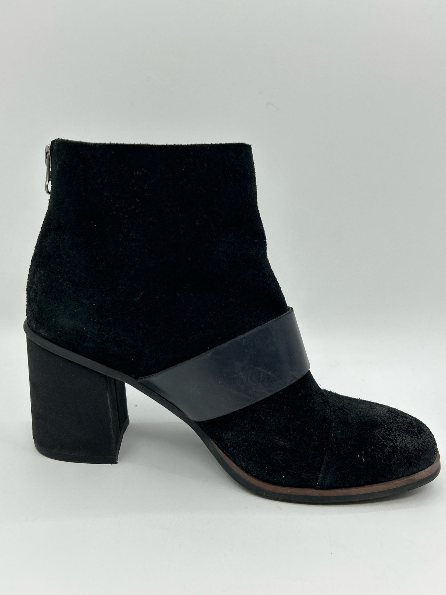 Korks Size 8M Black Women Booties