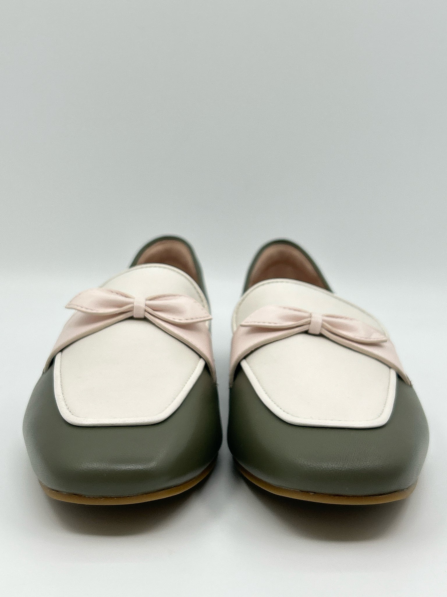 COLE HAAN Size 10B OLIVE AND WHITE Women Flats
