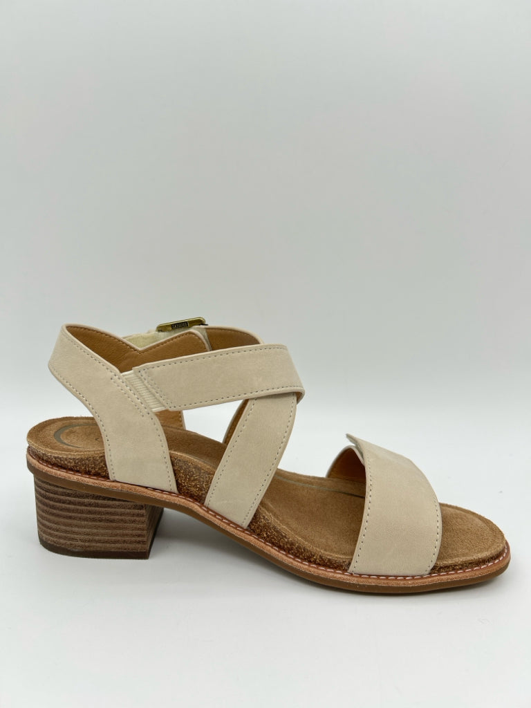 AETREX Size 8.5 Ivory Women's Sandal