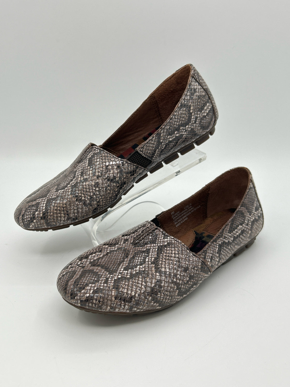 BORN Size 8M Animal Print Women Flats