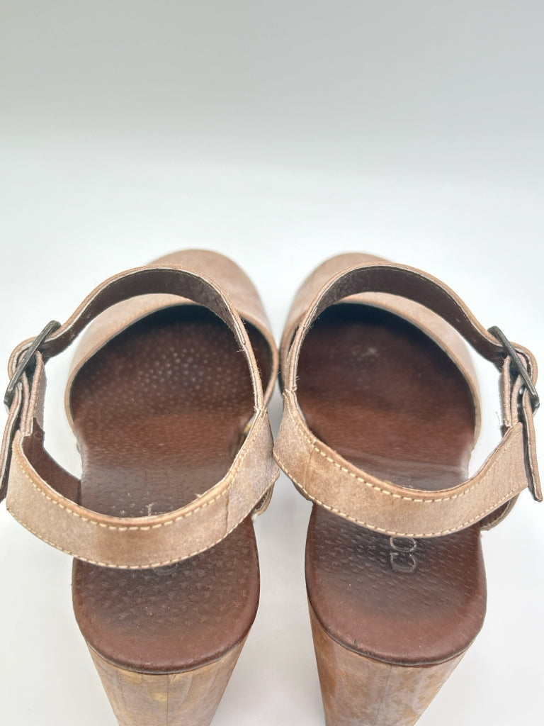 CORDANI Women Size 38 Taupe Clogs