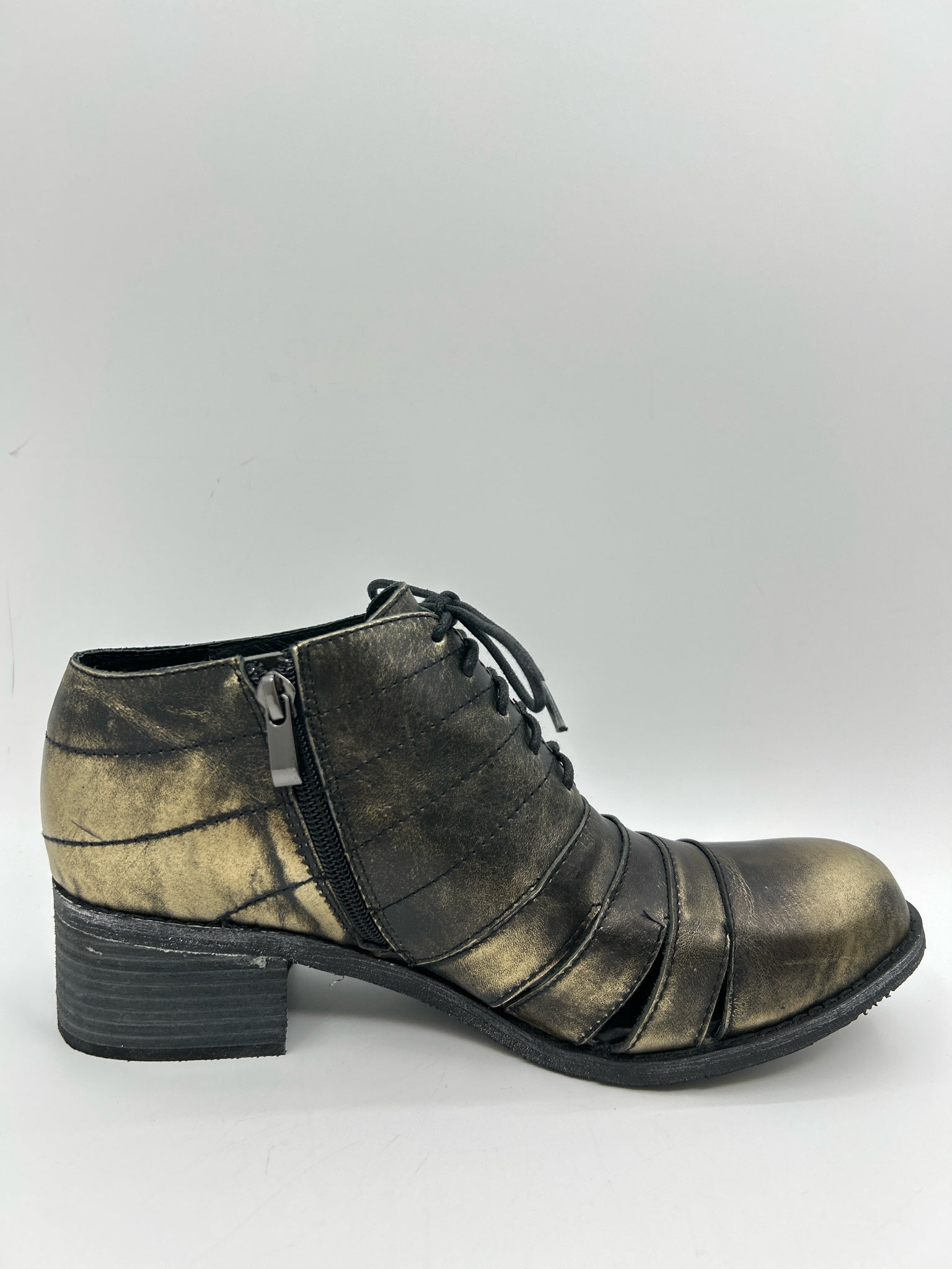 ANTELOPE Size 40 BLACK AND GOLD Women Booties